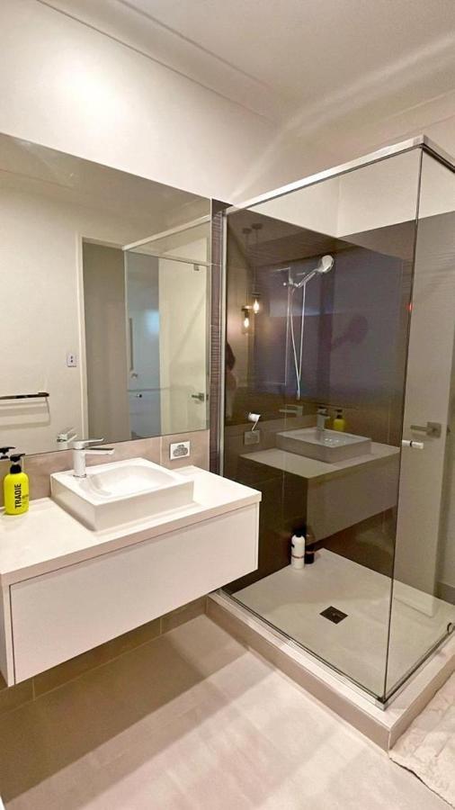 Grand Residences Near Helensvale Train Homestay Gold Coast